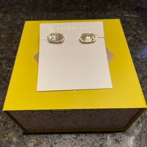 Never worn Kendra Scott Ellie Clear Crystal Gold Studs w/Gift Box